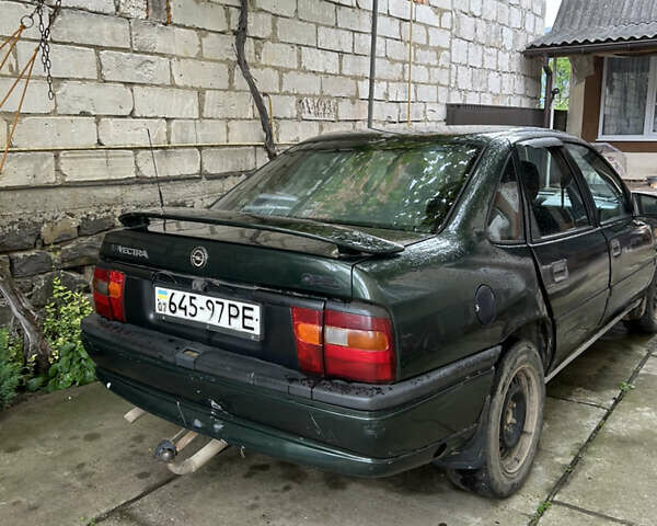 Зеленый Опель Вектра, объемом двигателя 1.6 л и пробегом 450 тыс. км за 2000 $, фото 2 на Automoto.ua