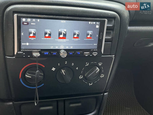 Зеленый Опель Вектра, объемом двигателя 1.6 л и пробегом 273 тыс. км за 2800 $, фото 8 на Automoto.ua