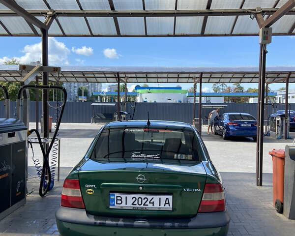 Зеленый Опель Вектра, объемом двигателя 1.6 л и пробегом 380 тыс. км за 2200 $, фото 5 на Automoto.ua