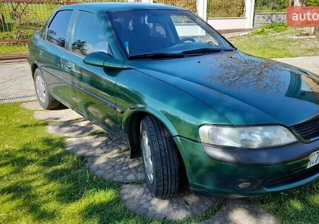 Зеленый Опель Вектра, объемом двигателя 1.6 л и пробегом 334 тыс. км за 2400 $, фото 2 на Automoto.ua