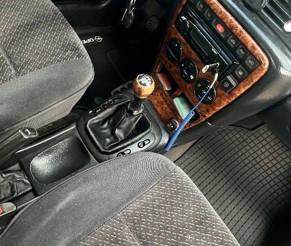 Зелений Опель Вектра, об'ємом двигуна 2 л та пробігом 340 тис. км за 3300 $, фото 7 на Automoto.ua