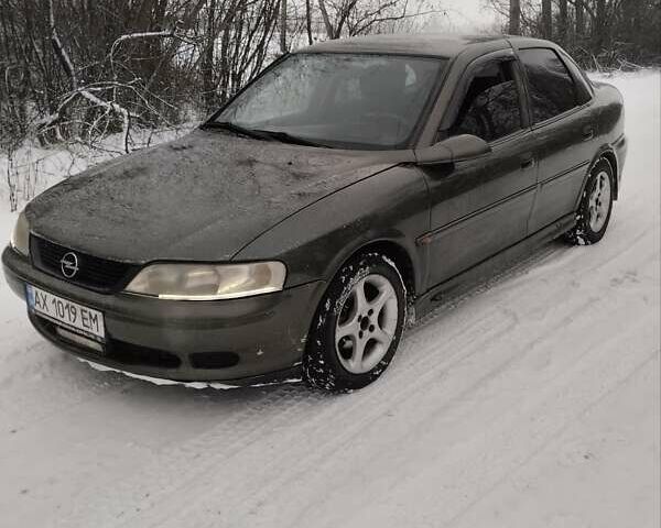 Зеленый Опель Вектра, объемом двигателя 1.6 л и пробегом 296 тыс. км за 2250 $, фото 2 на Automoto.ua