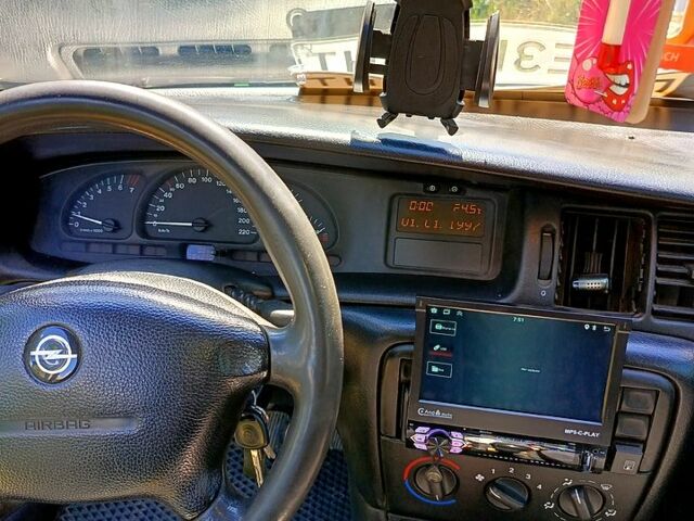 Зеленый Опель Вектра, объемом двигателя 1.8 л и пробегом 380 тыс. км за 2300 $, фото 8 на Automoto.ua