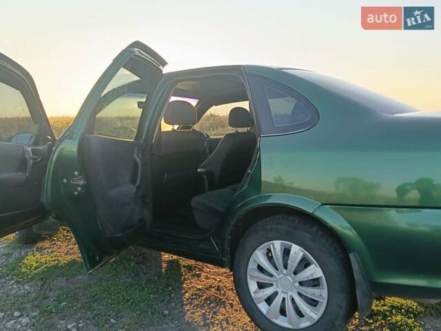 Зеленый Опель Вектра, объемом двигателя 1.6 л и пробегом 468 тыс. км за 3100 $, фото 2 на Automoto.ua