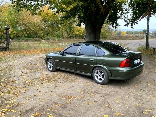 Зеленый Опель Вектра, объемом двигателя 1.6 л и пробегом 300 тыс. км за 2950 $, фото 2 на Automoto.ua