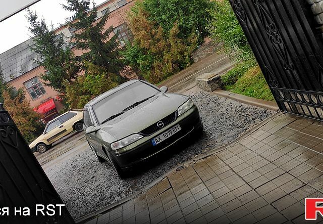 Зеленый Опель Вектра, объемом двигателя 1.6 л и пробегом 300 тыс. км за 2950 $, фото 4 на Automoto.ua