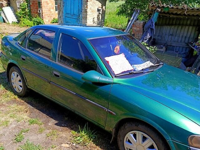 Зеленый Опель Вектра, объемом двигателя 1.8 л и пробегом 380 тыс. км за 2300 $, фото 2 на Automoto.ua