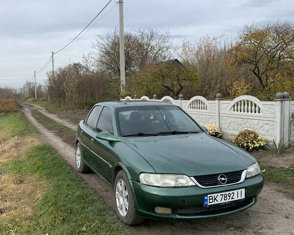 Зелений Опель Вектра, об'ємом двигуна 1.8 л та пробігом 380 тис. км за 1800 $, фото 1 на Automoto.ua