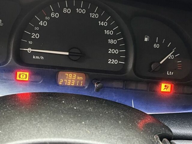 Зелений Опель Вектра, об'ємом двигуна 1.6 л та пробігом 273 тис. км за 2800 $, фото 6 на Automoto.ua