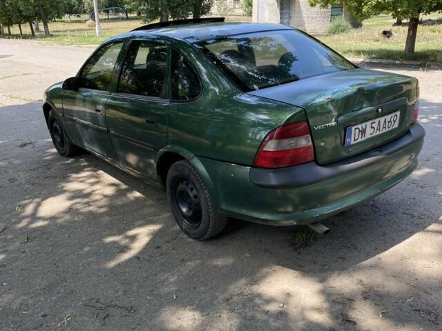 Зеленый Опель Вектра, объемом двигателя 1.6 л и пробегом 330 тыс. км за 1200 $, фото 3 на Automoto.ua