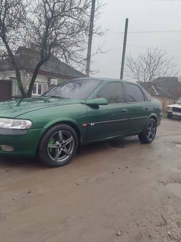 Зеленый Опель Вектра, объемом двигателя 2 л и пробегом 246 тыс. км за 2000 $, фото 2 на Automoto.ua