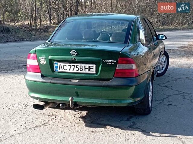 Зеленый Опель Вектра, объемом двигателя 2 л и пробегом 370 тыс. км за 2600 $, фото 1 на Automoto.ua