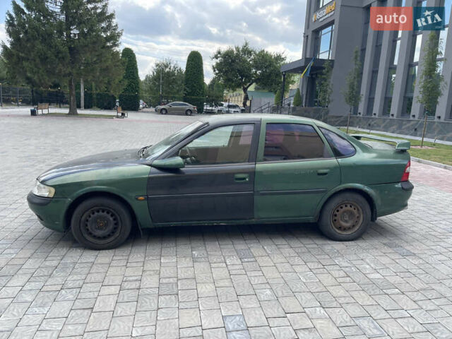 Зеленый Опель Вектра, объемом двигателя 1.8 л и пробегом 350 тыс. км за 950 $, фото 2 на Automoto.ua