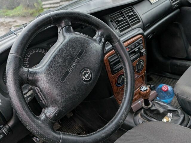 Зелений Опель Вектра, об'ємом двигуна 2 л та пробігом 1000 тис. км за 2000 $, фото 6 на Automoto.ua