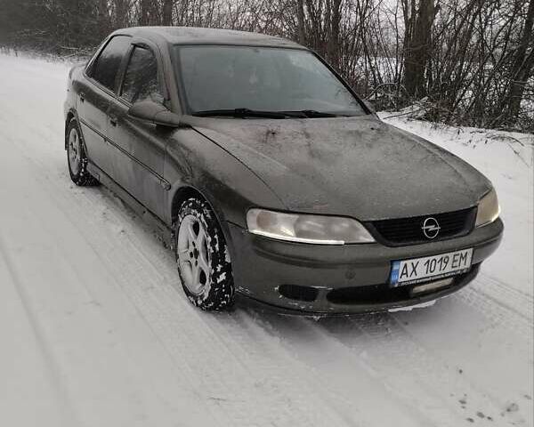 Зеленый Опель Вектра, объемом двигателя 1.6 л и пробегом 296 тыс. км за 2250 $, фото 3 на Automoto.ua