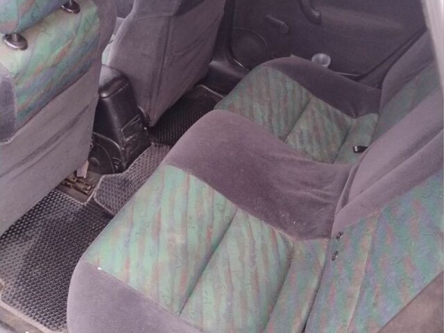 Зеленый Опель Вектра, объемом двигателя 1.6 л и пробегом 300 тыс. км за 2450 $, фото 5 на Automoto.ua