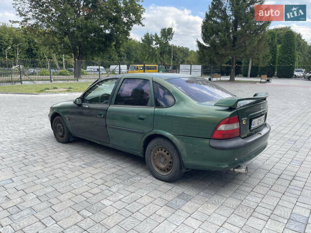 Зеленый Опель Вектра, объемом двигателя 1.8 л и пробегом 350 тыс. км за 950 $, фото 3 на Automoto.ua