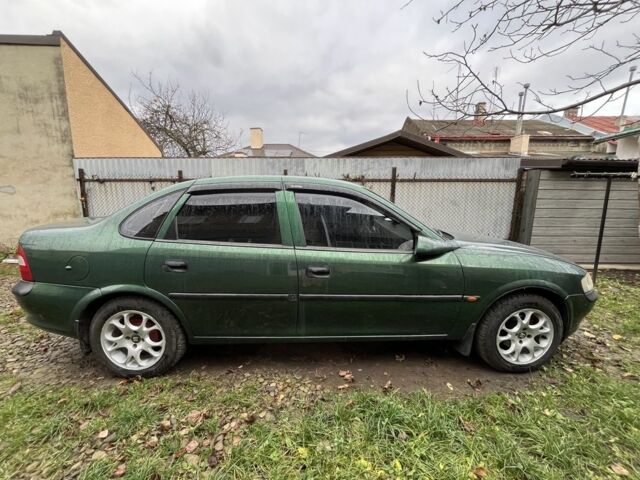 Зелений Опель Вектра, об'ємом двигуна 1.6 л та пробігом 273 тис. км за 2800 $, фото 1 на Automoto.ua