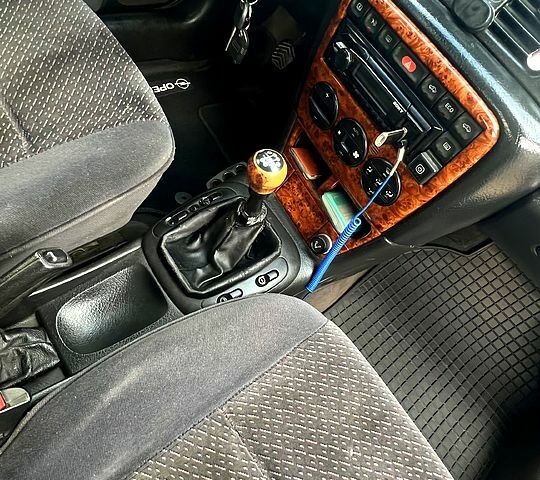 Зеленый Опель Вектра, объемом двигателя 2 л и пробегом 340 тыс. км за 3500 $, фото 4 на Automoto.ua