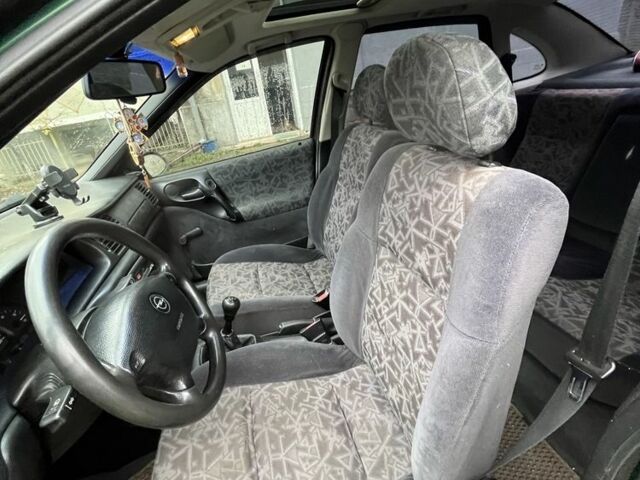 Зелений Опель Вектра, об'ємом двигуна 1.6 л та пробігом 273 тис. км за 2800 $, фото 2 на Automoto.ua