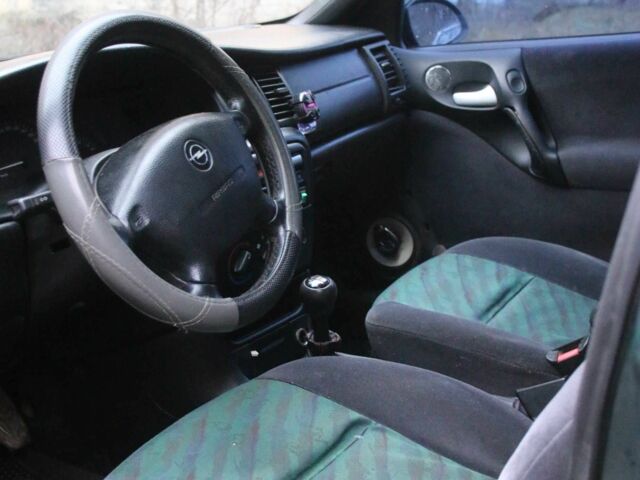 Зелений Опель Вектра, об'ємом двигуна 2 л та пробігом 350 тис. км за 1450 $, фото 4 на Automoto.ua