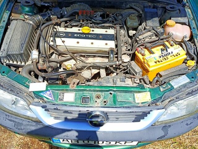 Зеленый Опель Вектра, объемом двигателя 1.8 л и пробегом 380 тыс. км за 2300 $, фото 6 на Automoto.ua