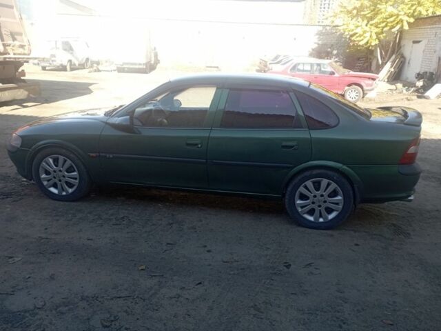 Зеленый Опель Вектра, объемом двигателя 2.5 л и пробегом 223 тыс. км за 2500 $, фото 1 на Automoto.ua