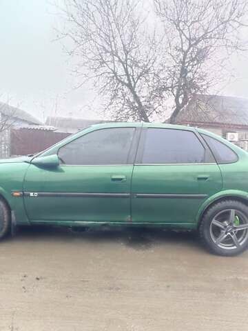 Зеленый Опель Вектра, объемом двигателя 2 л и пробегом 246 тыс. км за 2000 $, фото 3 на Automoto.ua