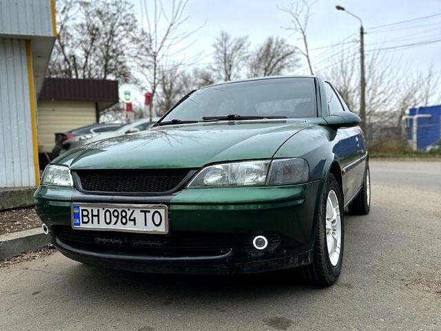 Зеленый Опель Вектра, объемом двигателя 2.5 л и пробегом 350 тыс. км за 2599 $, фото 1 на Automoto.ua