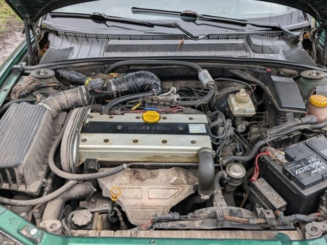 Зелений Опель Вектра, об'ємом двигуна 2 л та пробігом 1000 тис. км за 2000 $, фото 2 на Automoto.ua