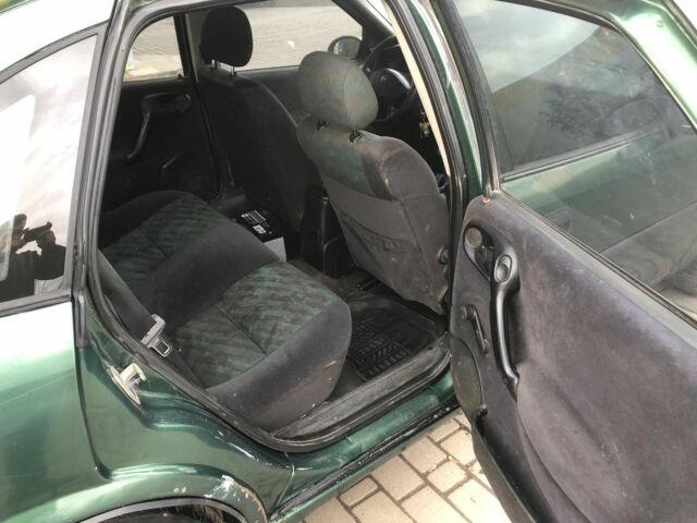 Зеленый Опель Вектра, объемом двигателя 1.6 л и пробегом 250 тыс. км за 1400 $, фото 9 на Automoto.ua