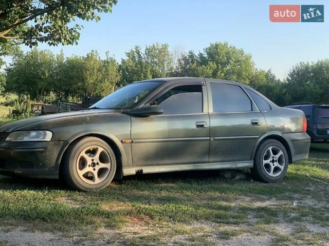Зеленый Опель Вектра, объемом двигателя 1.6 л и пробегом 300 тыс. км за 2500 $, фото 2 на Automoto.ua