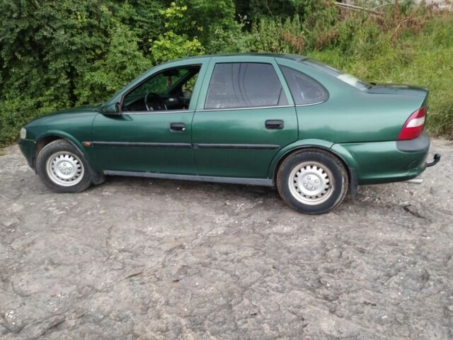 Зеленый Опель Вектра, объемом двигателя 1.6 л и пробегом 290 тыс. км за 2100 $, фото 8 на Automoto.ua