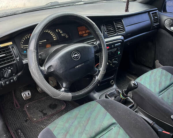 Зелений Опель Вектра, об'ємом двигуна 2 л та пробігом 359 тис. км за 899 $, фото 13 на Automoto.ua