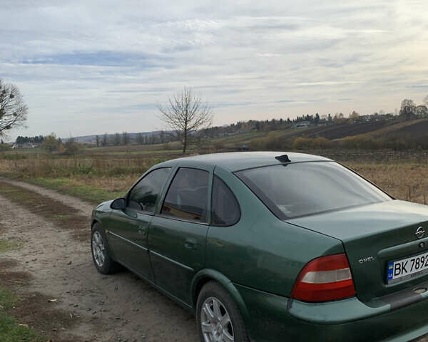 Зелений Опель Вектра, об'ємом двигуна 1.8 л та пробігом 380 тис. км за 1800 $, фото 2 на Automoto.ua