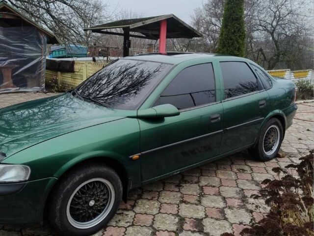 Зеленый Опель Вектра, объемом двигателя 1.6 л и пробегом 300 тыс. км за 2450 $, фото 2 на Automoto.ua