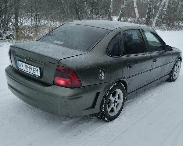 Зеленый Опель Вектра, объемом двигателя 1.6 л и пробегом 296 тыс. км за 2250 $, фото 1 на Automoto.ua