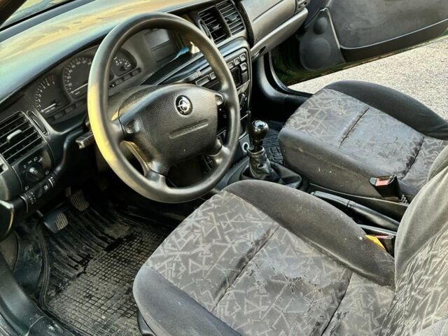 Зеленый Опель Вектра, объемом двигателя 2 л и пробегом 370 тыс. км за 1000 $, фото 9 на Automoto.ua