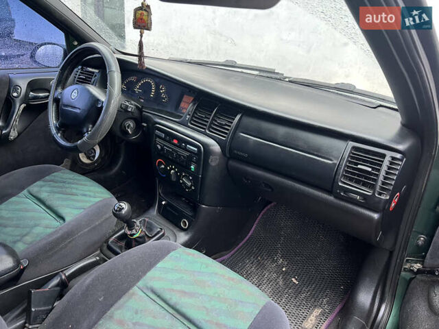 Зелений Опель Вектра, об'ємом двигуна 2 л та пробігом 359 тис. км за 899 $, фото 14 на Automoto.ua