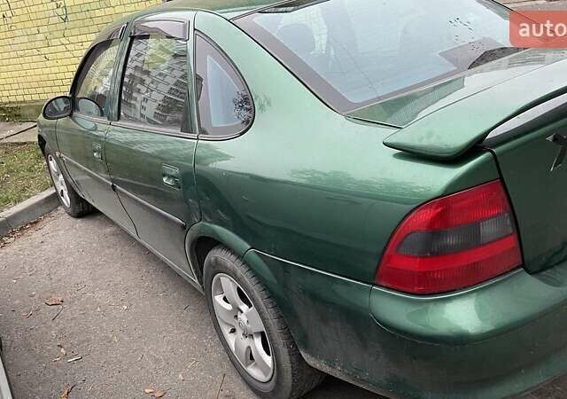 Зеленый Опель Вектра, объемом двигателя 2.5 л и пробегом 365 тыс. км за 2650 $, фото 3 на Automoto.ua