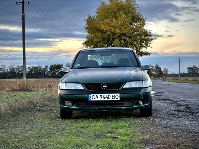 Зеленый Опель Вектра, объемом двигателя 1.8 л и пробегом 344 тыс. км за 1650 $, фото 1 на Automoto.ua