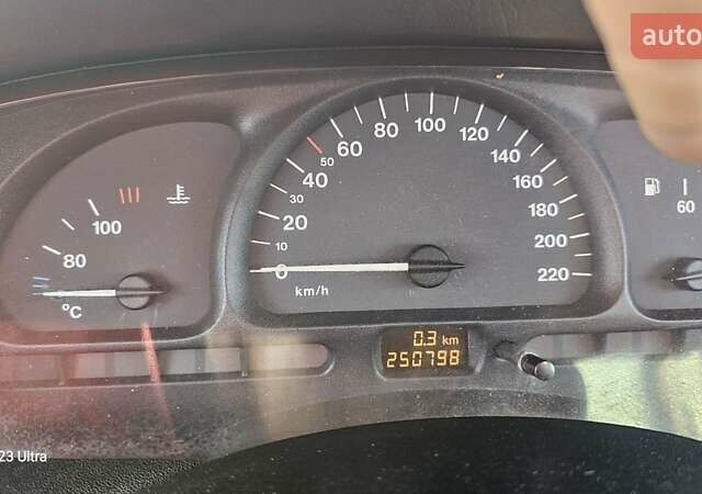 Зеленый Опель Вектра, объемом двигателя 1.8 л и пробегом 251 тыс. км за 2250 $, фото 54 на Automoto.ua