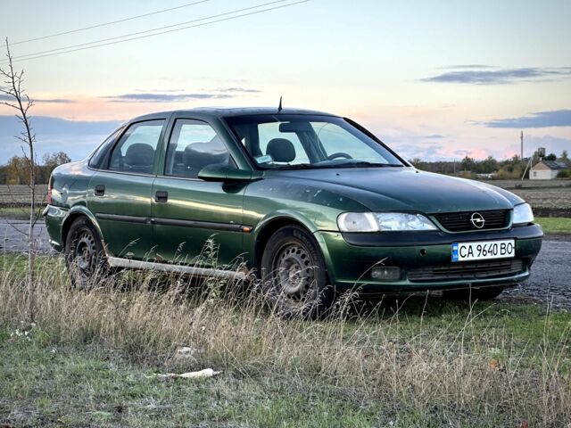 Зеленый Опель Вектра, объемом двигателя 1.8 л и пробегом 344 тыс. км за 1650 $, фото 2 на Automoto.ua
