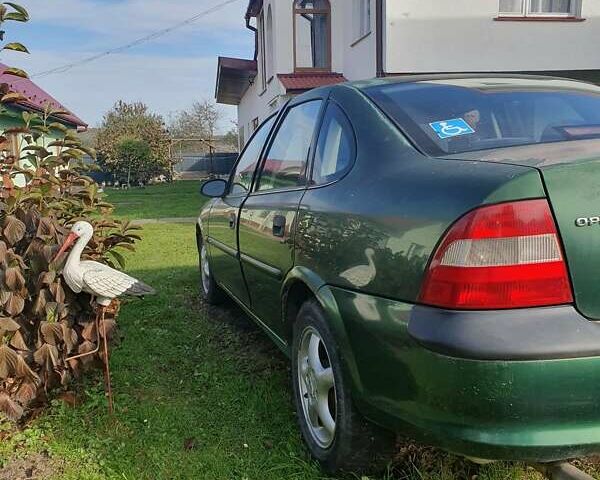 Зеленый Опель Вектра, объемом двигателя 1.6 л и пробегом 354 тыс. км за 1350 $, фото 10 на Automoto.ua