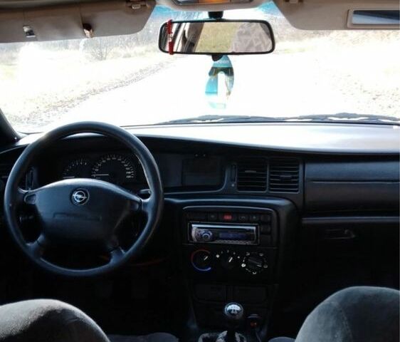 Зеленый Опель Вектра, объемом двигателя 1.6 л и пробегом 212 тыс. км за 2000 $, фото 4 на Automoto.ua