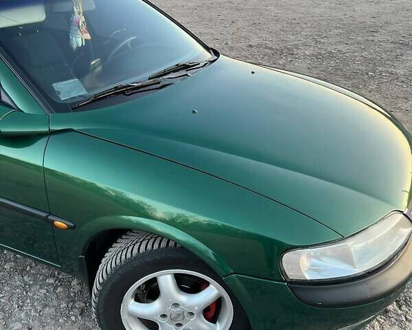 Зеленый Опель Вектра, объемом двигателя 1.8 л и пробегом 340 тыс. км за 2700 $, фото 7 на Automoto.ua