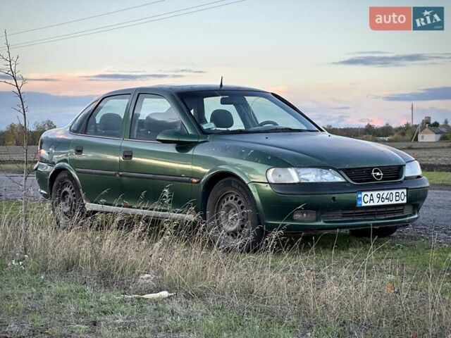 Зеленый Опель Вектра, объемом двигателя 1.8 л и пробегом 344 тыс. км за 1650 $, фото 2 на Automoto.ua