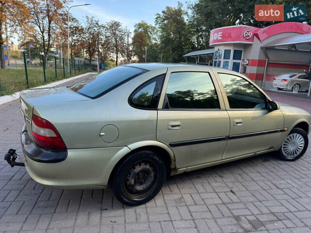 Зеленый Опель Вектра, объемом двигателя 1.6 л и пробегом 368 тыс. км за 1400 $, фото 3 на Automoto.ua