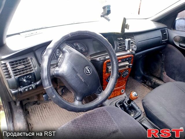 Зеленый Опель Вектра, объемом двигателя 20 л и пробегом 560 тыс. км за 1450 $, фото 6 на Automoto.ua