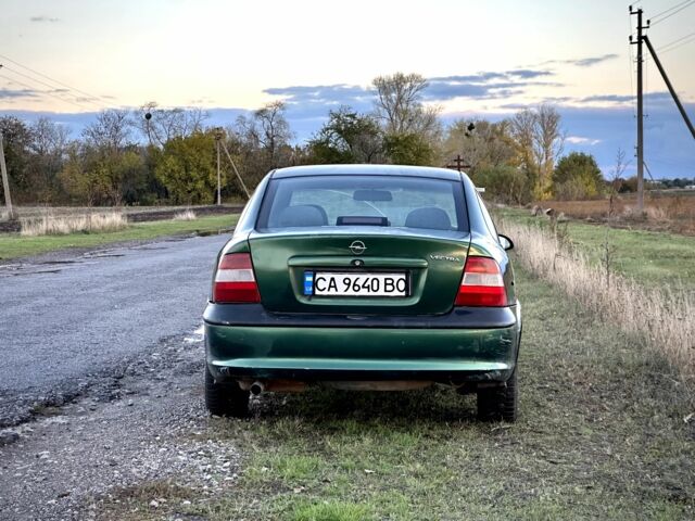 Зеленый Опель Вектра, объемом двигателя 1.8 л и пробегом 344 тыс. км за 1650 $, фото 4 на Automoto.ua